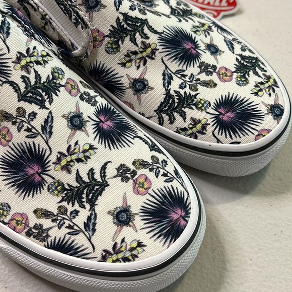 VANS | Classic Slip-On Paradise Floral Shoes - Picture 4 of 10